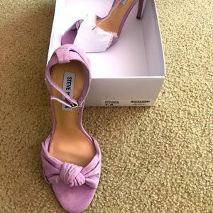 Beautiful Lavender Suede Steve Madden sandals- NIB